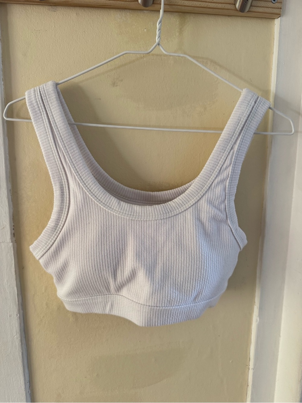 Alo Ribbed Scoop Neck Crop Sports Bra - White